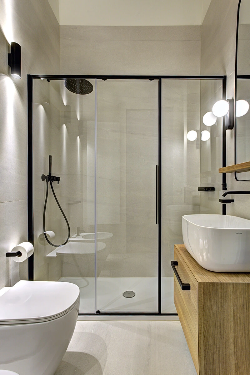 Bagno della Camera Salvia – B&B Barletta con doccia ampia.