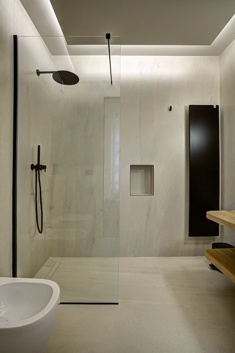 Bagno della Camera Terracotta – B&B Barletta con finiture moderne.